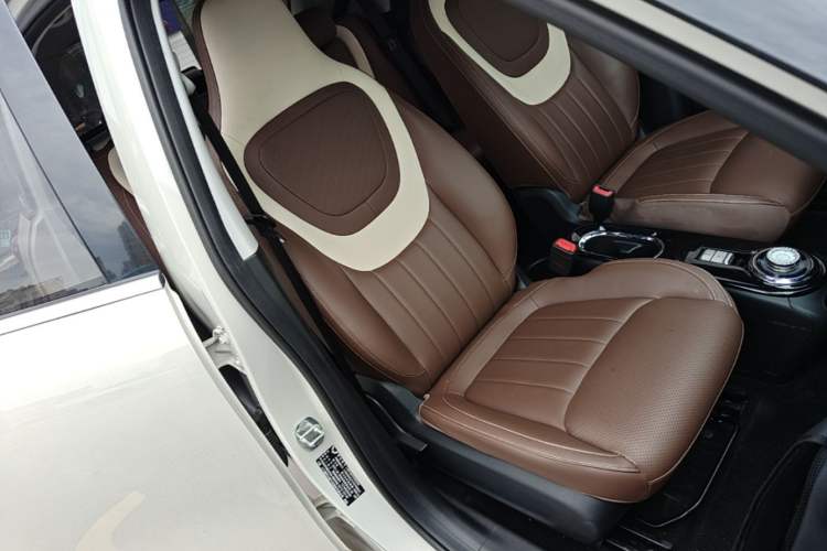 Used Wuling Bingo 2023 333 km Lingxi Connected+ Version Right Front Seat