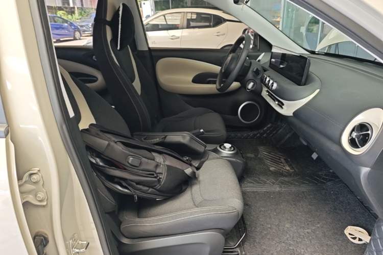 Used Wuling Bingo 2023 333 km Fast-Share Version Right Front Seat