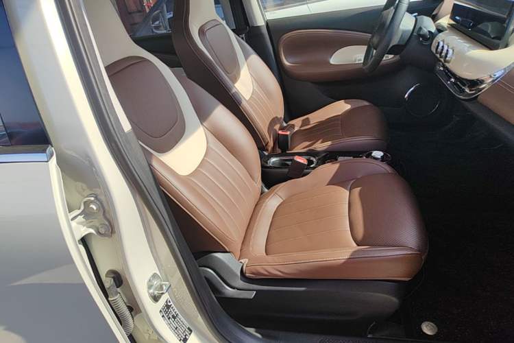 Used Wuling Bingo 2023 333 km Lingxi Connected+ Version Right Front Seat
