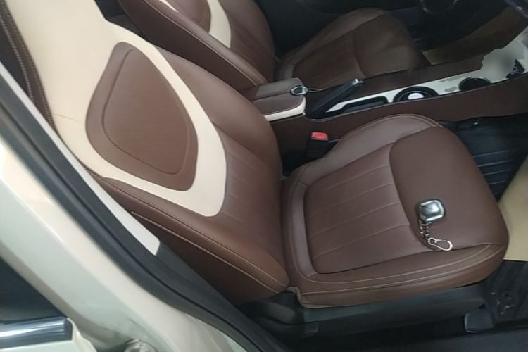 Used Wuling Bingo 2023 203km Comfort Edition Right Front Seat