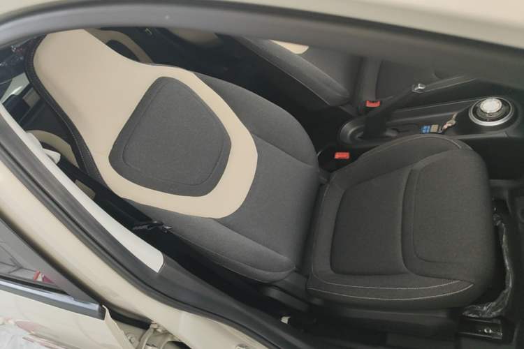 Used Wuling Bingo 2023 203km Light Edition Right Front Seat