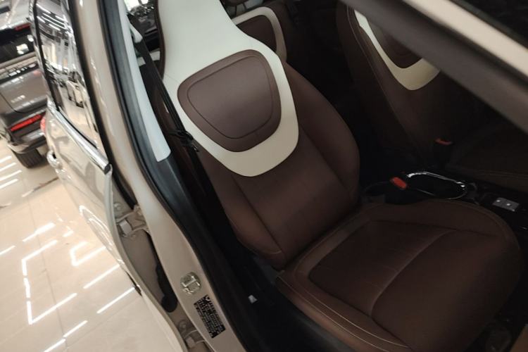Used Wuling Bingo 2023 333 km Enjoyment Version Right Front Seat