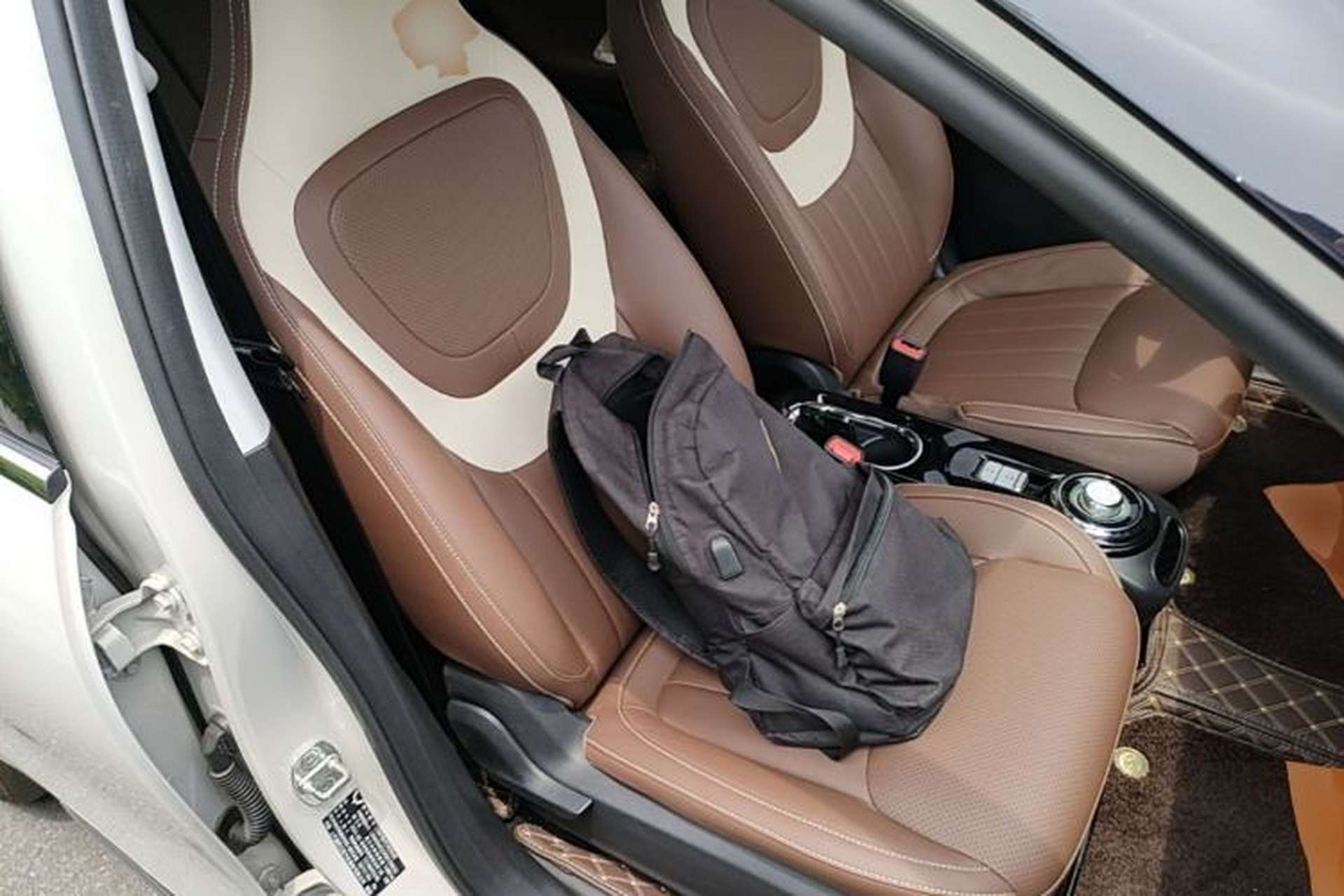 Used Wuling Bingo 2023 333 km Lingxi Connected+ Version Right Front Seat