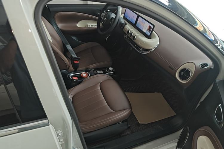 Used Wuling Bingo 2023 333 km Lingxi Connected Version Right Front Seat