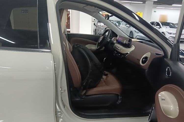 Used Wuling Bingo 2023 333 km Lingxi Connected+ Version Right Front Seat