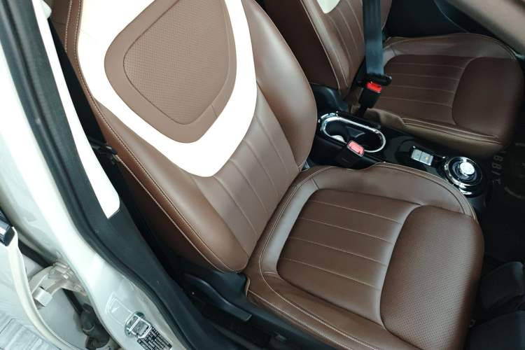 Used Wuling Bingo 2023 333 km Lingxi Connected Version Right Front Seat