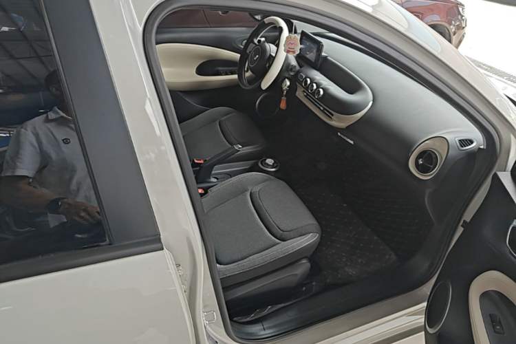 Used Wuling Bingo 2023 203km Light Edition Right Front Seat