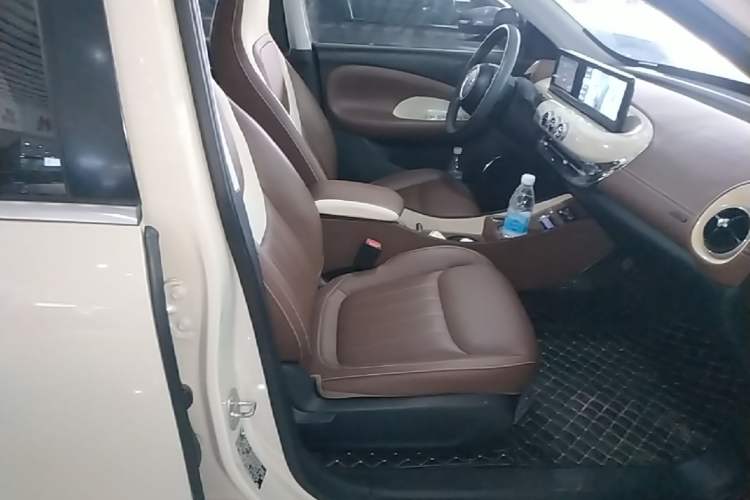 Used Wuling Bingo 2023 333 km Enjoyment Version Right Front Seat