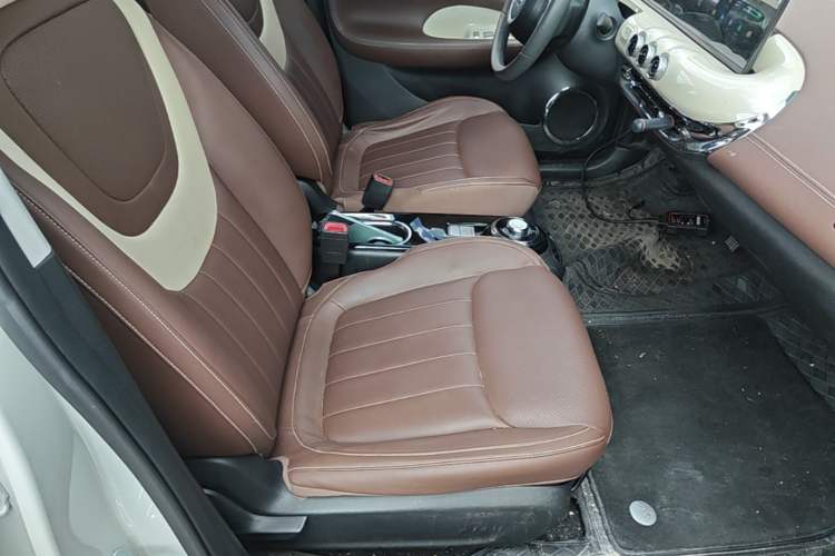 Used Wuling Bingo 2023 333 km Lingxi Connected Version Right Front Seat