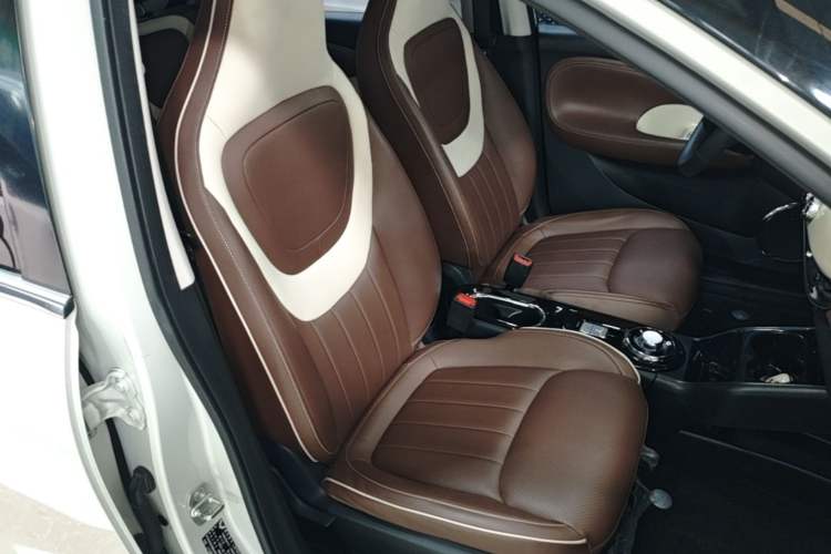 Used Wuling Bingo 2023 333 km Lingxi Connected Version Right Front Seat