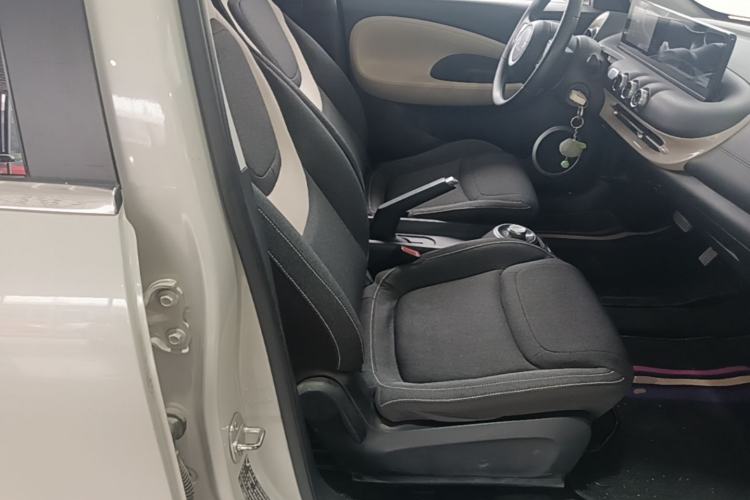Used Wuling Bingo 2023 333 km Fast-Share Version Right Front Seat