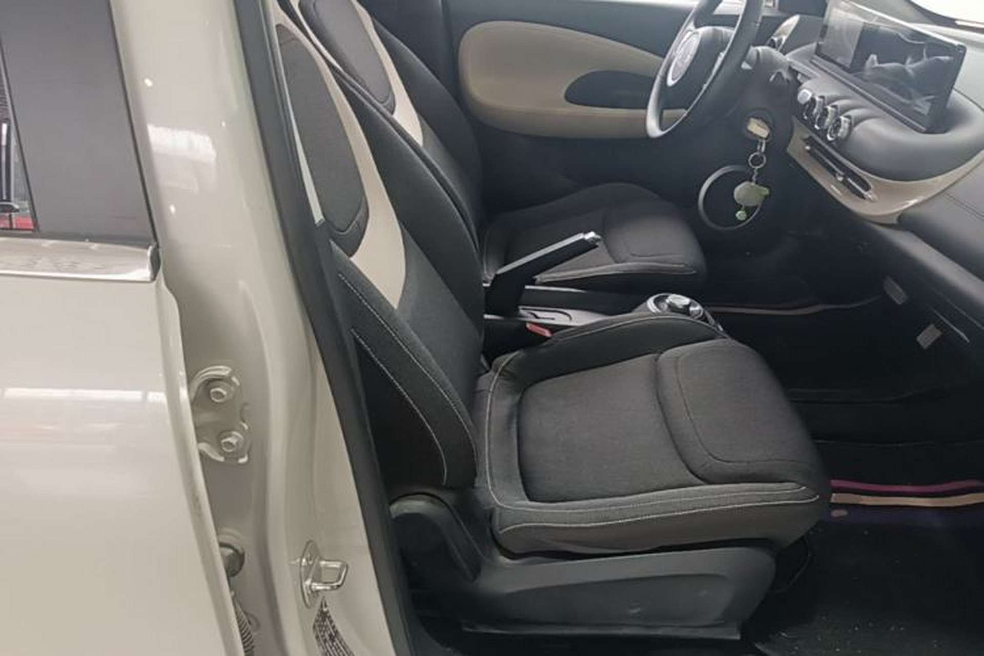 Used Wuling Bingo 2023 333 km Fast-Share Version Right Front Seat
