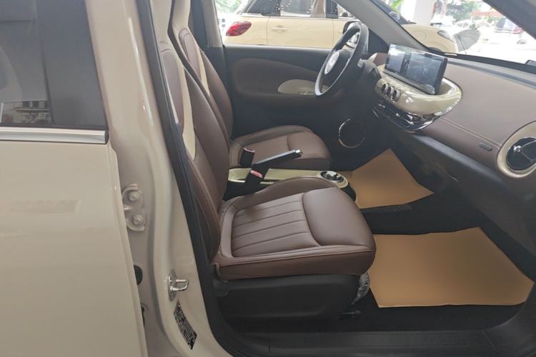 Used Wuling Bingo 2023 203km Comfort Edition Right Front Seat