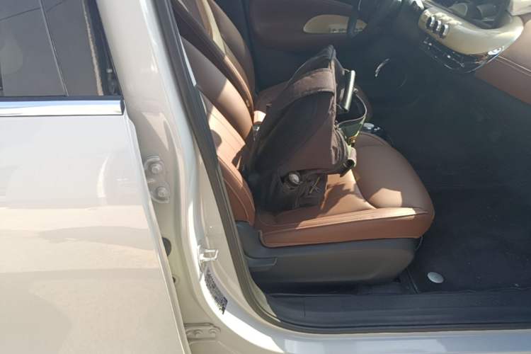 Used Wuling Bingo 2023 333 km Lingxi Connected+ Version Right Front Seat