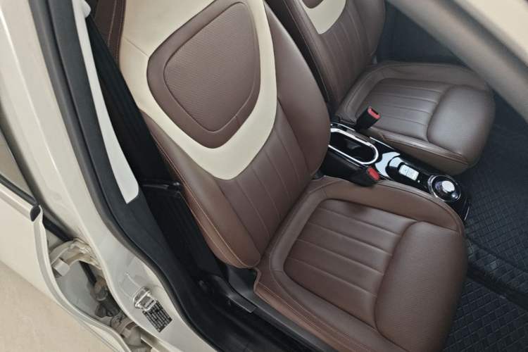 Used Wuling Bingo 2023 333 km Enjoyment Version Right Front Seat