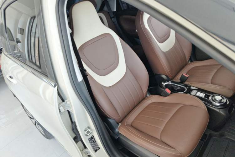 Used Wuling Bingo 2023 333 km Lingxi Connected Version Right Front Seat