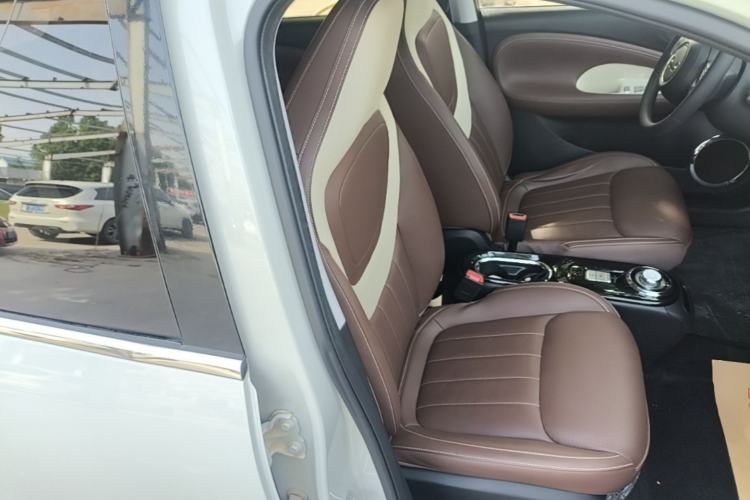 Used Wuling Bingo 2023 333 km Lingxi Connected+ Version Right Front Seat