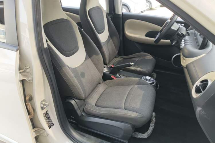 Used Wuling Bingo 2023 333 km Enjoyment Version Right Front Seat