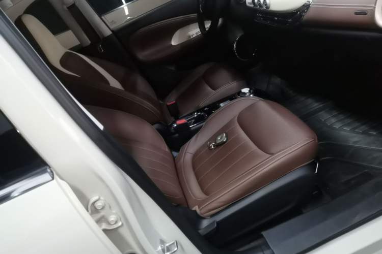 Used Wuling Bingo 2023 333 km Lingxi Connected+ Version Right Front Seat
