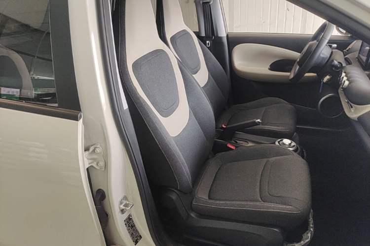 Used Wuling Bingo 2023 203km Light Edition Right Front Seat