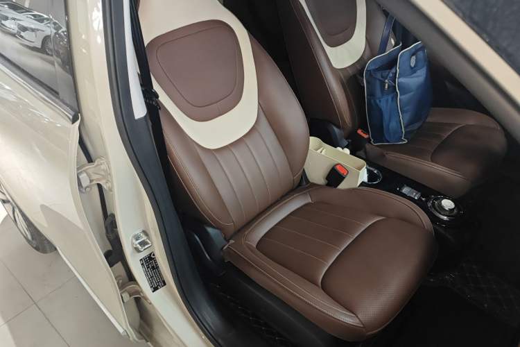 Used Wuling Bingo 2023 333 km Lingxi Connected+ Version Right Front Seat