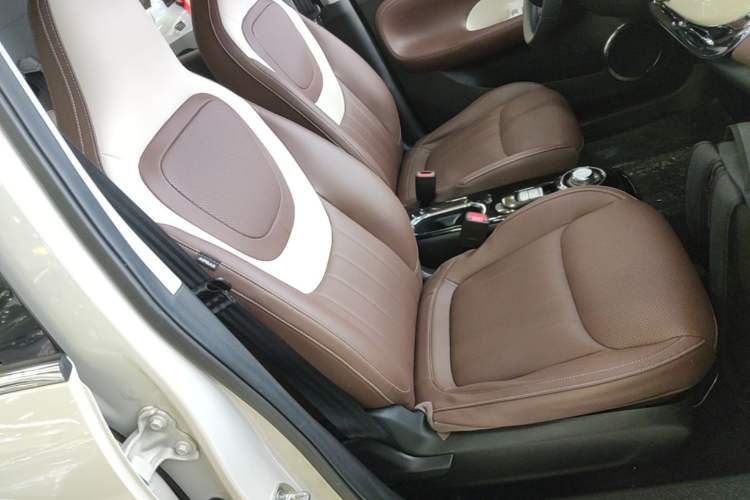 Used Wuling Bingo 2023 410 km Lingxi Deluxe Edition Right Front Seat