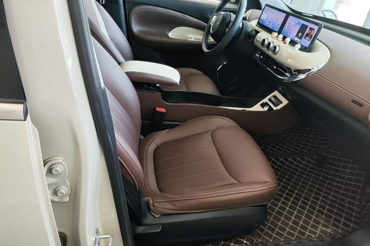 Used Wuling Bingo 2023 333 km Lingxi Connected+ Version Right Front Seat