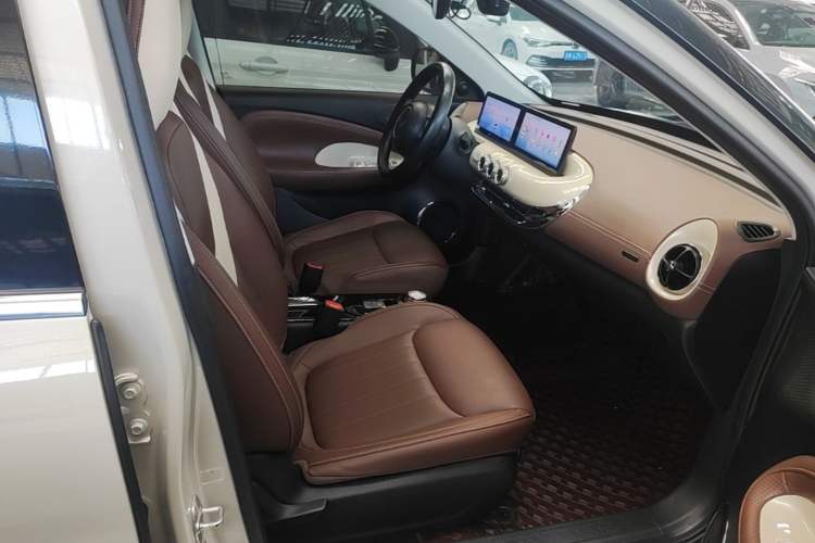 Used Wuling Bingo 2023 333 km Lingxi Connected+ Version Right Front Seat