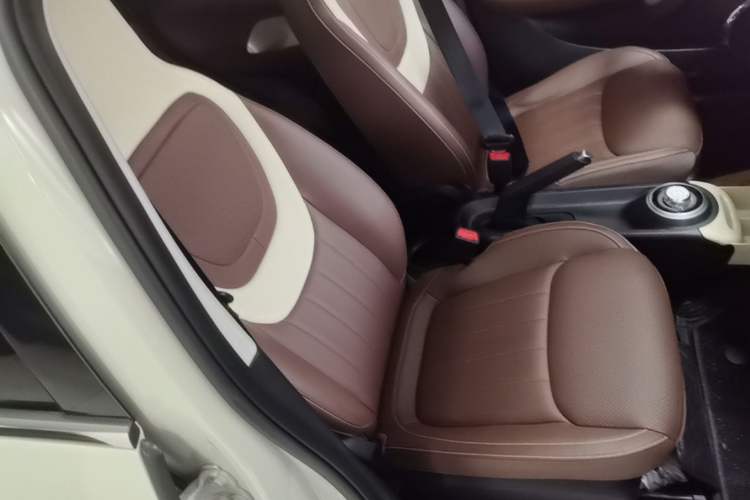 Used Wuling Bingo 2023 203km Comfort Edition Right Front Seat