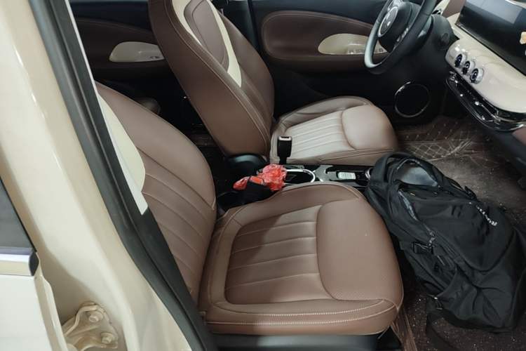 Used Wuling Bingo 2023 333 km Lingxi Connected+ Version Right Front Seat