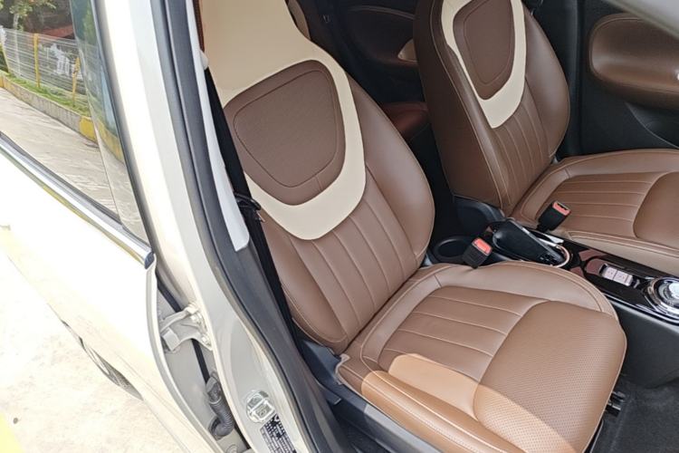 Used Wuling Bingo 2023 333 km Lingxi Connected+ Version Right Front Seat