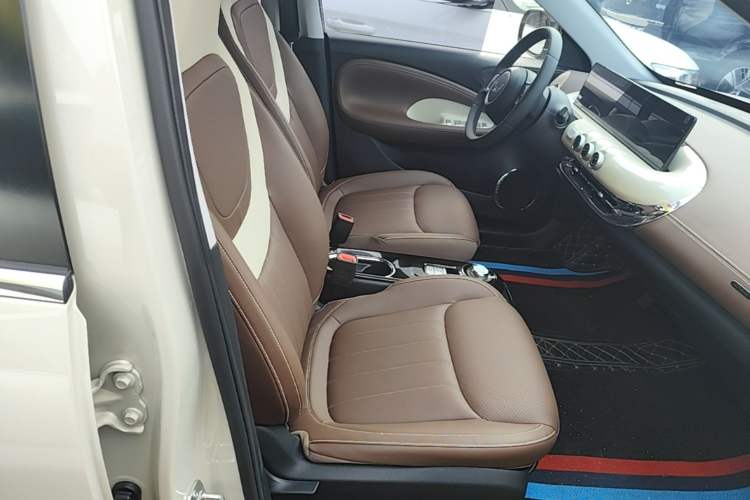 Used Wuling Bingo 2023 410 km Lingxi Deluxe Edition Right Front Seat