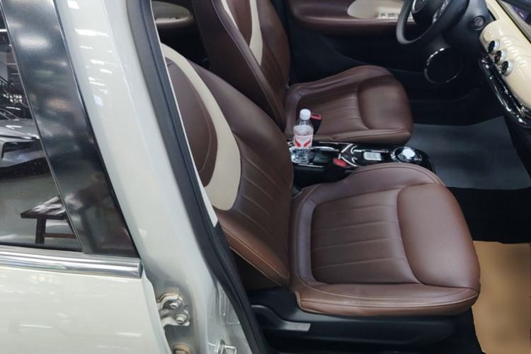 Used Wuling Bingo 2023 333 km Lingxi Connected Version Right Front Seat