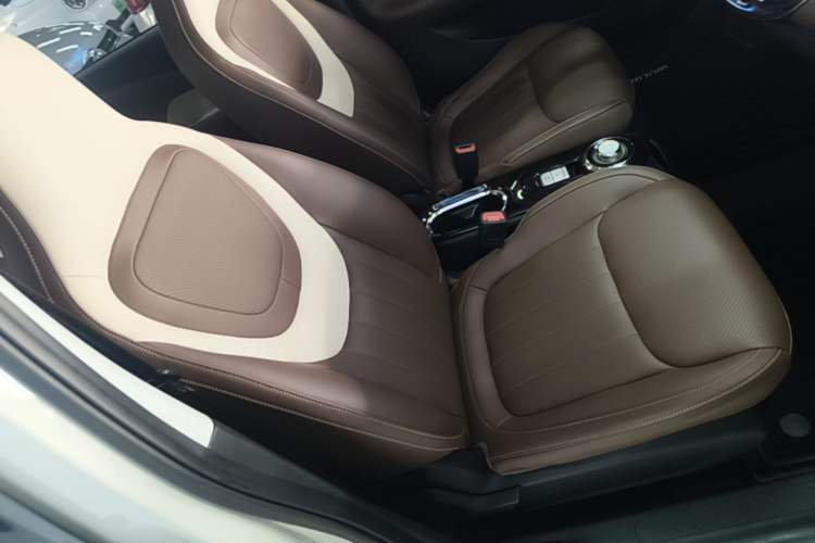 Used Wuling Bingo 2023 333 km Lingxi Connected+ Version Right Front Seat