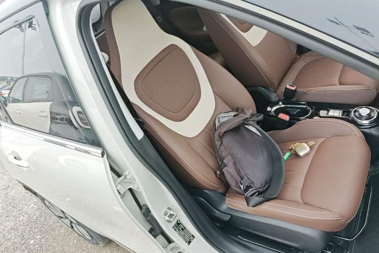 Used Wuling Bingo 2023 333 km Lingxi Connected Version Right Front Seat