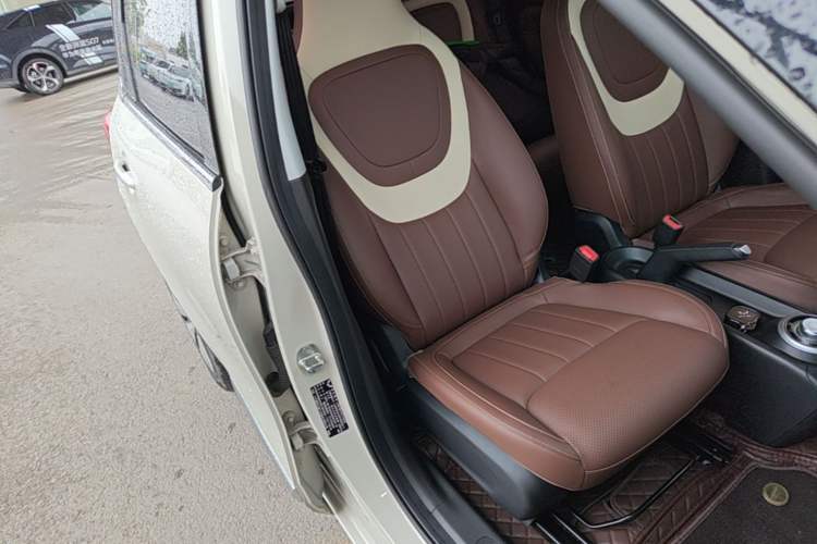 Used Wuling Bingo 2023 203km Comfort Edition Right Front Seat