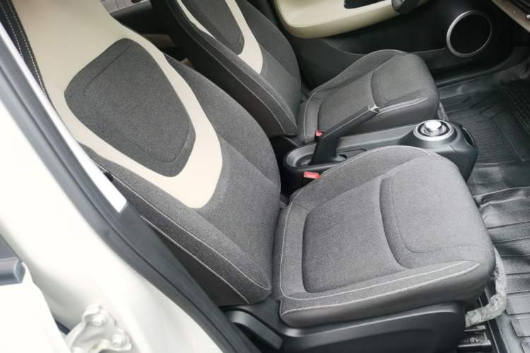 Used Wuling Bingo 2023 203km Light Edition Right Front Seat