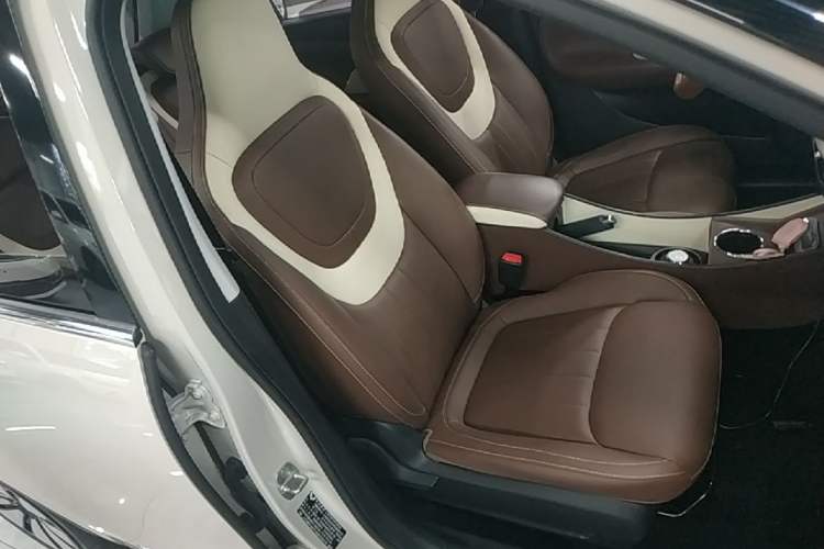 Used Wuling Bingo 2023 203km Comfort Edition Right Front Seat