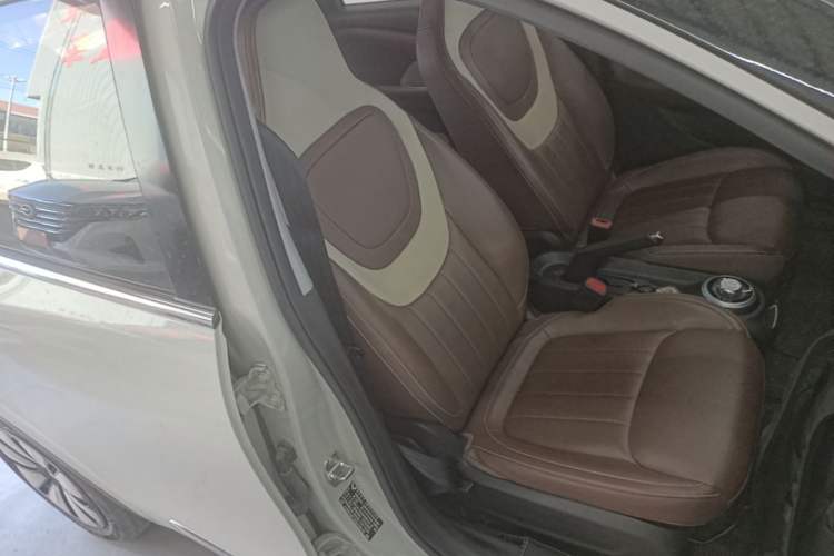 Used Wuling Bingo 2023 203km Comfort Edition Right Front Seat