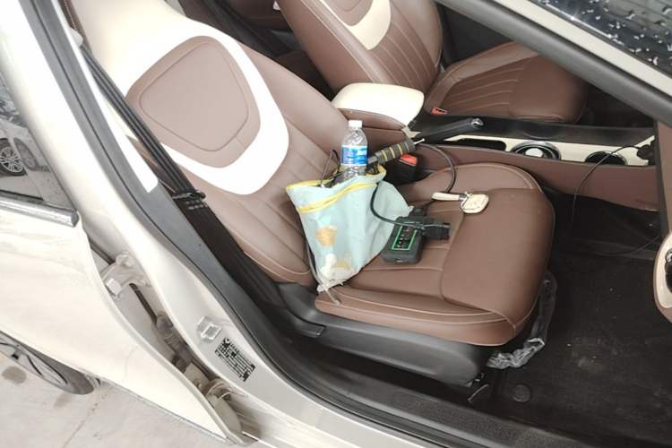 Used Wuling Bingo 2023 203km Comfort Edition Right Front Seat