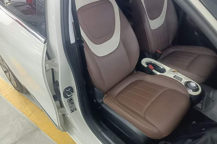 Used Wuling Bingo 2023 333 km Lingxi Connected+ Version Right Front Seat