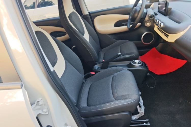 Used Wuling Bingo 2023 203km Light Edition Right Front Seat