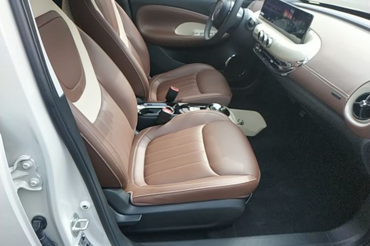 Used Wuling Bingo 2023 333 km Lingxi Connected+ Version Right Front Seat