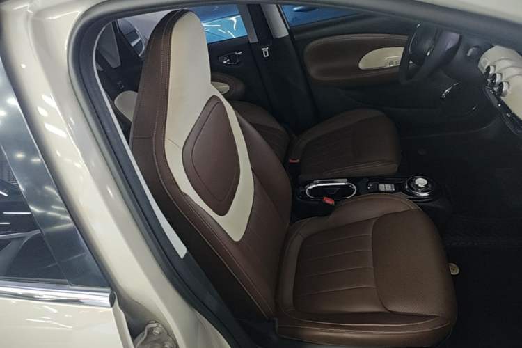 Used Wuling Bingo 2023 333 km Lingxi Connected Version Right Front Seat