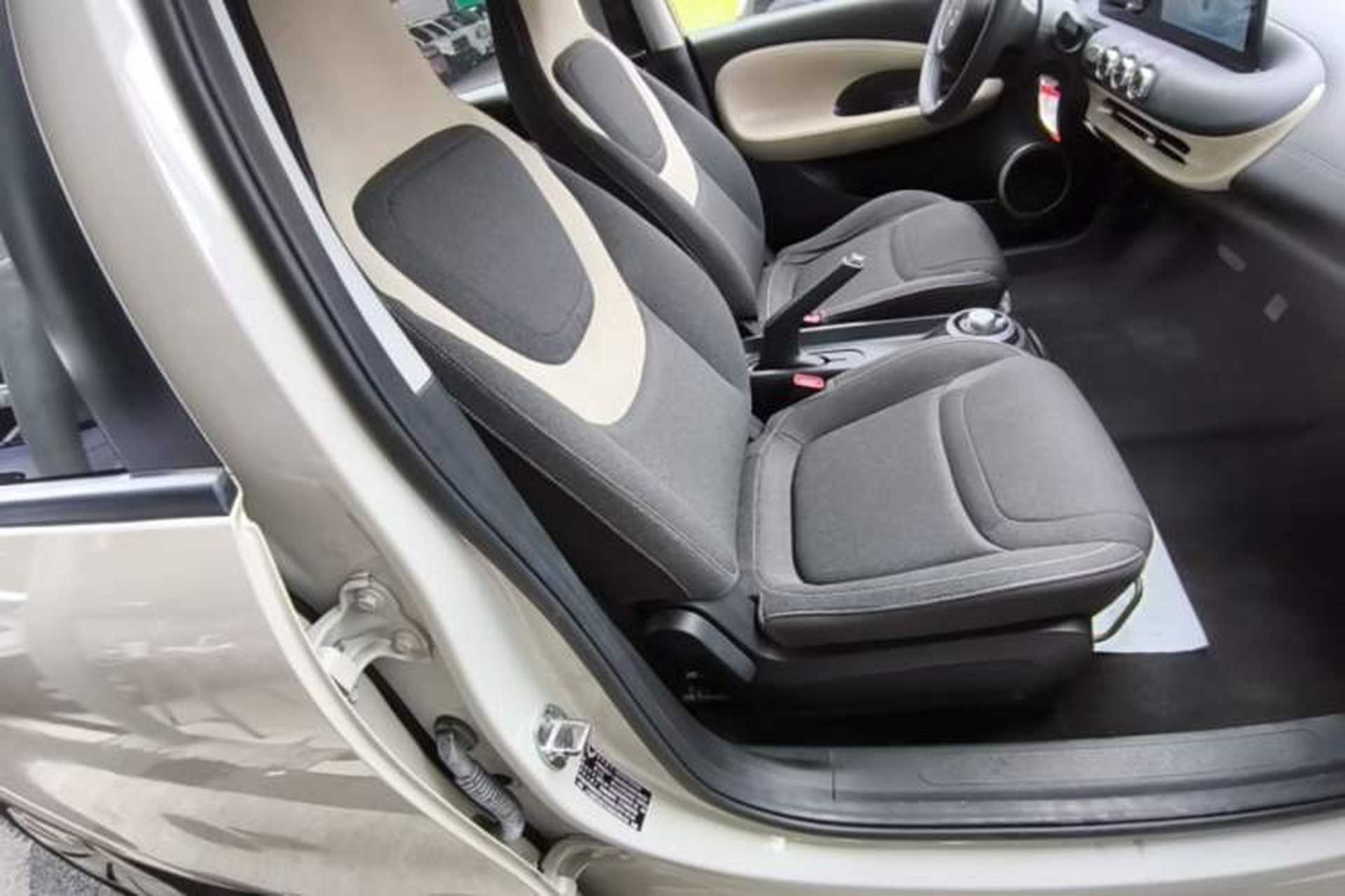 Used Wuling Bingo 2023 333 km Enjoyment Version Right Front Seat