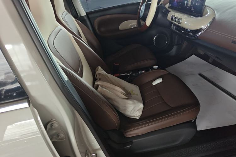 Used Wuling Bingo 2023 333 km Lingxi Connected+ Version Right Front Seat