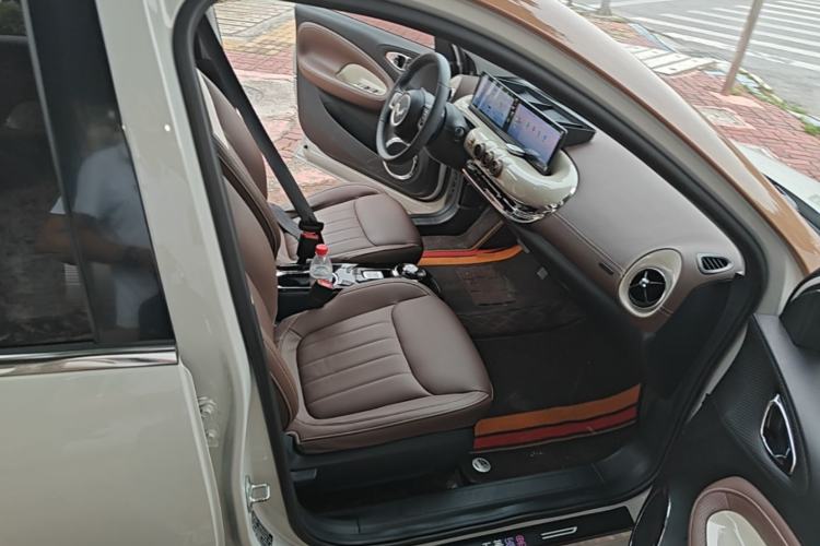 Used Wuling Bingo 2023 333 km Lingxi Connected Version Right Front Seat