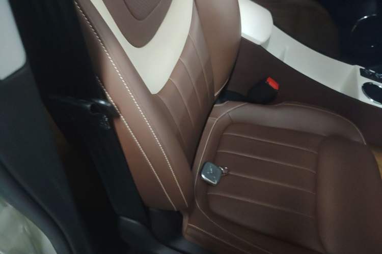 Used Wuling Bingo 2023 333 km Lingxi Connected+ Version Right Front Seat