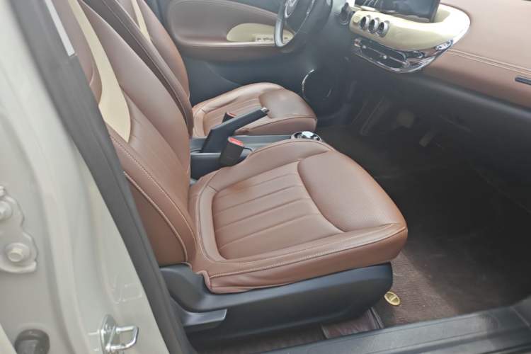 Used Wuling Bingo 2023 203km Comfort Edition Right Front Seat