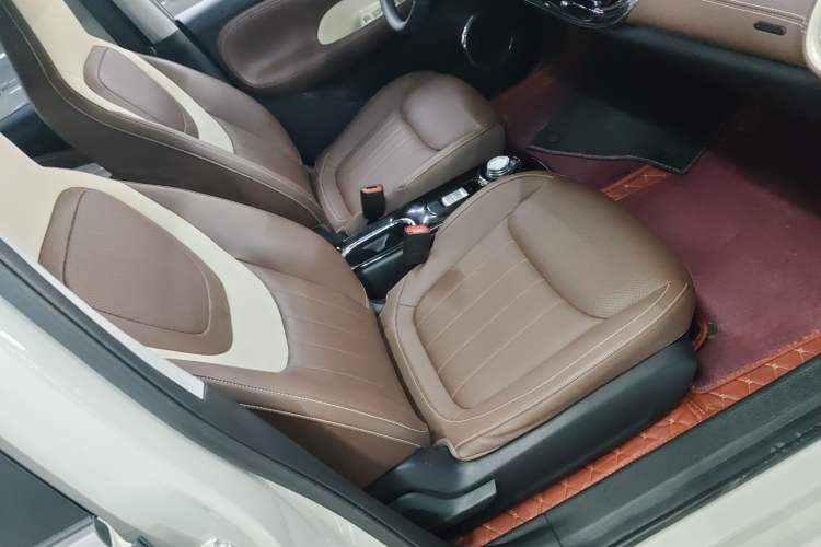Used Wuling Bingo 2023 333 km Lingxi Connected+ Version Right Front Seat